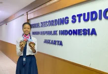 Naomi Calya, Melaju di Arena dan Berprestasi di Sekolah.