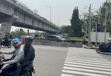 Persimpangan Pesing Dipasang Beton, Warga: Hanya Memindahkan Titik Kemacetan