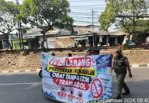Pemkot Jakbar Bongkar Lapak Penjual Obat Keras Ilegal di Palmerah