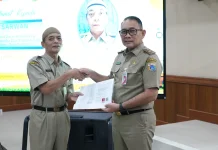 Wali Kota Jakpus Serahkan 16 SK Pensiun ASN TMT 1 Oktober