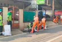 Gerebek Lumpur di Pondok Ranggon, 200 Meter Saluran Dibersihkan