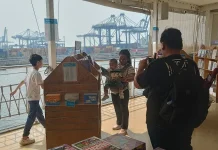 Warga Jakarta Antusias Kunjungi Kapal Perpustakaan Apung Doulos Hope