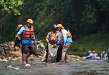 PLN EPI Angkat 715 Kg Sampah Ciliwung dan Tanam 100 Pohon di Karadenan