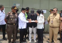 Pemkot Jakbar Cabut Izin Usaha Akrilik dan Pengemasan di Gropet