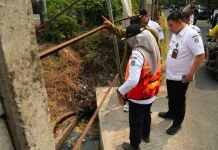 Pemkot Jakbar Sebut Tumpukan Kayu dan Saluran Sempit Picu Genangan di Kamal