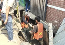 Teras dan Pagar Rumah Warga di Cangkareng Ambruk Imbas Proyek Saluran