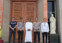 Kapolres Metro Jakarta Utara Tinjau Pengamanan Ibadah di Kelapa Gading