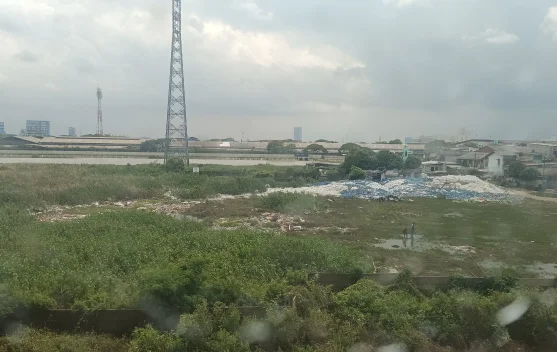 Hidup di Bawah Bayang-Bayang SUTET