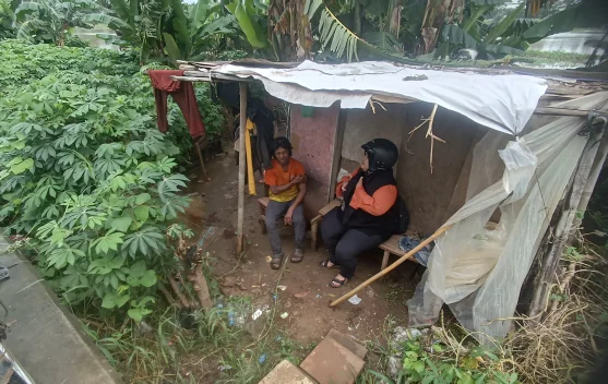 Bertani Singkong dan Menjala Ikan untuk Bertahan Hidup