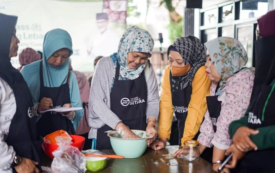 YIS Dorong Pemberdayaan Ekonomi Melalui Pelatihan Kue Kering
