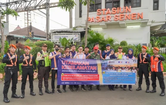 KAI Daop 1 Jakarta Gandeng Railfans Edukasi Keselamatan di Perlintasan