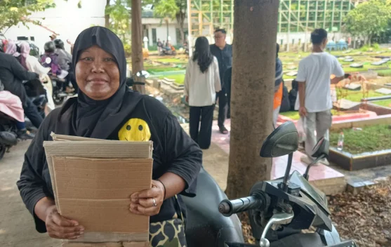 Lebaran: TPU Budhi Dharma Jadi Ladang Rezeki Warga