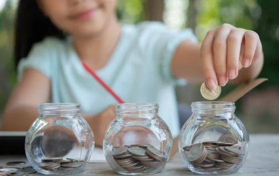 Uang THR Anak, Bolehkah Dipakai Orang Tua? Ini Cara Mengaturnya