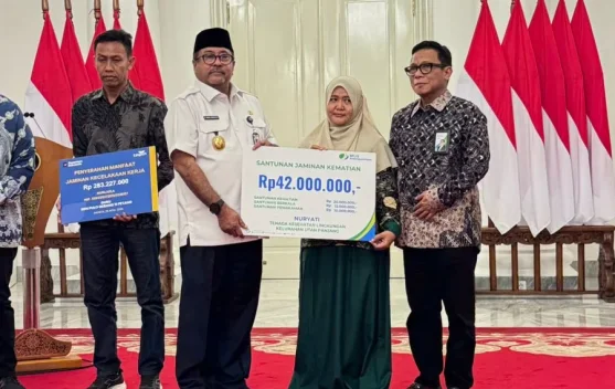 BPJS Ketenagakerjaan Serahkan Santunan Kepada Ahli Waris Korban KA Bekasi