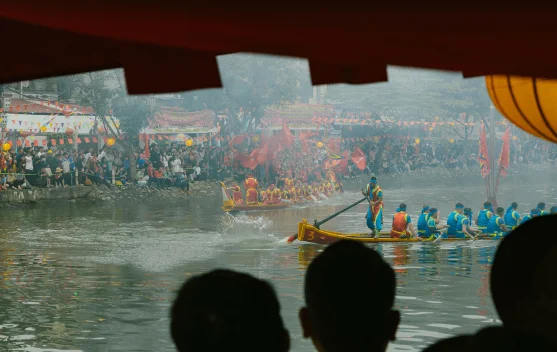 Mengapa Perahu Naga Berlomba Setiap Tahun?