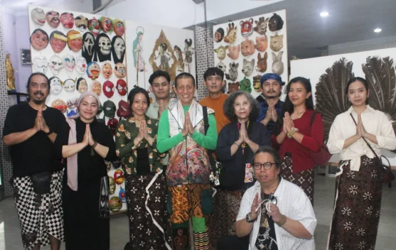 Spirit Kakawin Sutasoma, Swara SeadaNya Berguru kepada Maestro Didik Nini Thowok