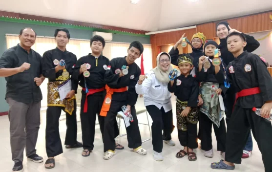 Atlet Beksi Panca Mustika Tunggal Terima Apresiasi dari Kelurahan Pondok Pinang