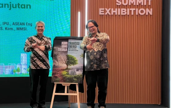 Prof. Iwa Garniwa dan Rakhmadi Irfansyah Luncurkan Buku Bumi yang Terjaga