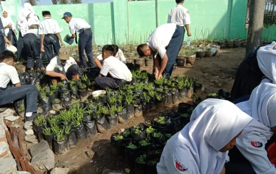 Anak Diajak Berkebun, Belajar Cinta Lingkungan sejak Dini