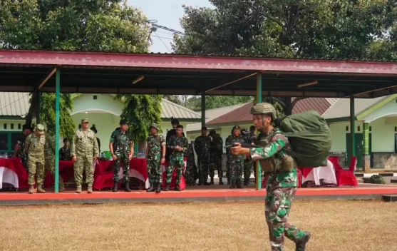 Pangdivif 1 Kostrad Dampingi Pangkogabwilhan I Tinjau Kesiapan Latihan