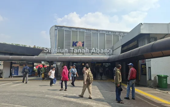 Penumpang Keluhkan Area Pintu Lama Stasiun Tanah Abang Rawan Kriminal