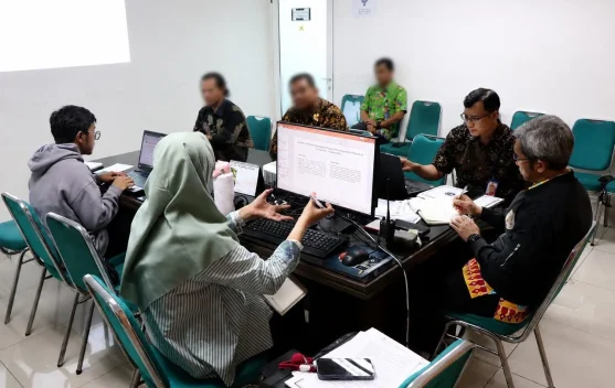 Pemprov DKI Tindak Empat Perusahaan Penyedia Jasa Pengangkut Sampah Ilegal