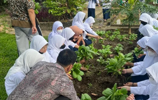 Belajar Urban Farming, Siswa SMAN 44 Kenal Ketahanan Pangan