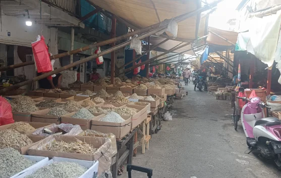 Ikan Asin Go Online: Cara Bu Farida Bertahan dan Menjangkau Pembeli Pelosok Negeri