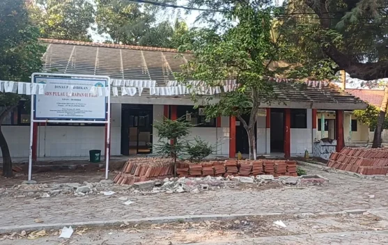 Gedung Diperbaiki, Siswa SDN Pulau Harapan 01 Pagi Menumpang Belajar Sementara