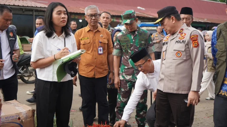 Danrem 042/Gapu dan Wakil Gubernur Jambi Turun ke Pasar Angso Duo