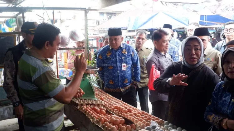 Sekda Muaro Jambi Sidak Pasar Sengeti, Harga Pangan Terkendali