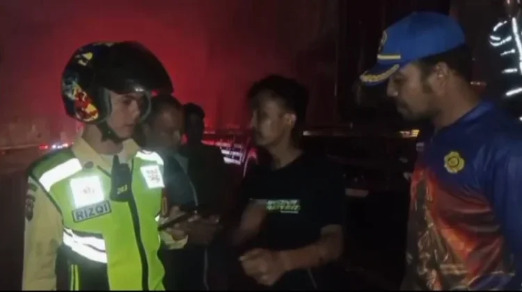 Mobil Ekpedisi Terbakar