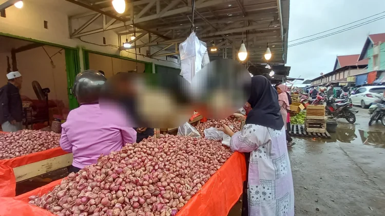 Harga Bahan Pokok di Pasar Angso Duo Cenderung Stabil