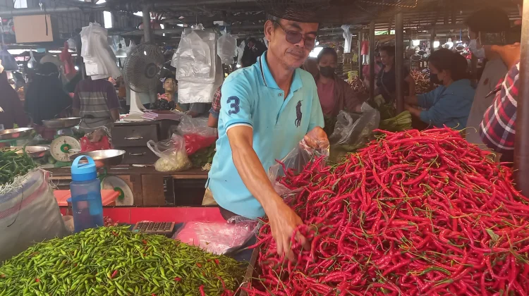 Harga Cabai di Pasar Angso Duo Relatif Turun