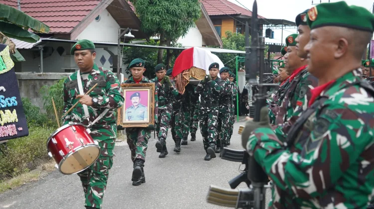 Danrem 042/Gapu Pimpin Pemakaman militer Almarhum Kolonel Inf (Purn) Sutrisno