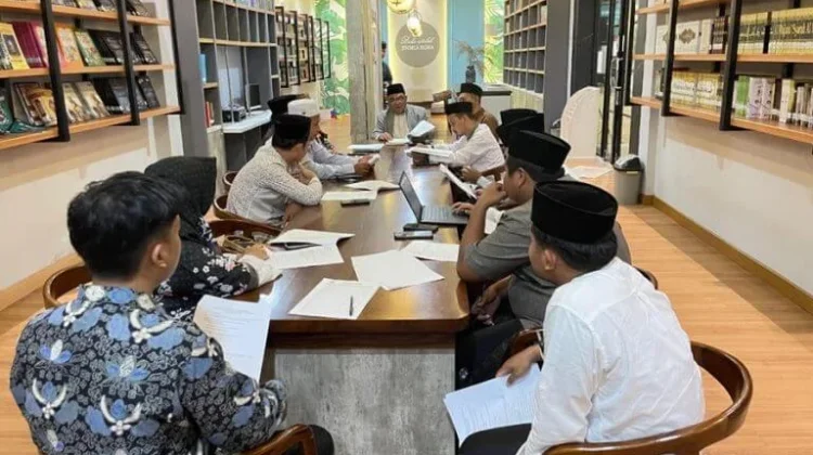 Kasful Anwar Tekankan Peran Alumni Pesantren