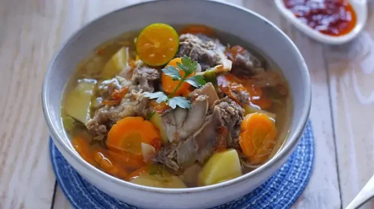 Berbuka Awali Dengan Air Putih dan Kurma serta Santap Sop Hangat