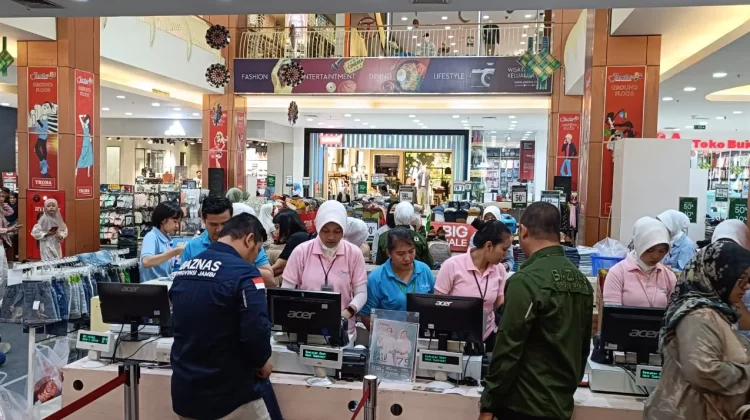 BAZNAS provinsi Jambi berbelanja bersama Anak yatim