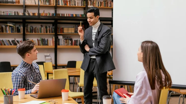 Kolaborasi Dosen dan Mahasiswa Jadi Kunci Pembelajaran di Era AI