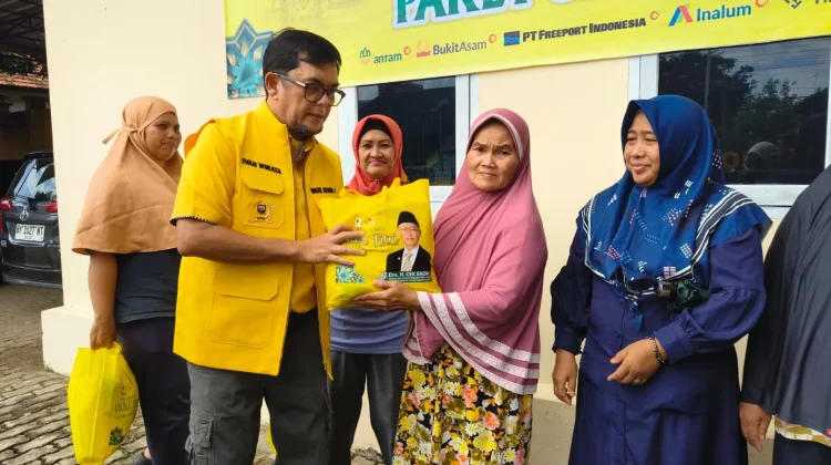 Golkar Jambi Salurkan Bantuan Kepada Warga Sekitar Kantor