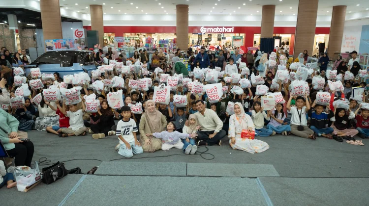 Sebanyak 400 Anak Keluarga Dhuafa Belanja Baju Baru Bersama Rocky Candra