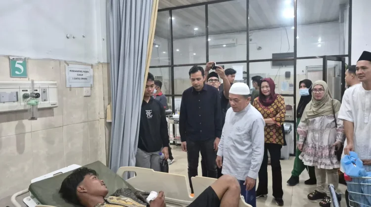 Lebaran Penuh Empati, Gubernur Bawa Tali Asih dan Pastikan Layanan RS Tetap Prima