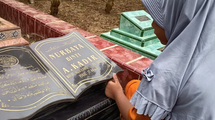 Tradisi Ziara Kubur di Hari Raya