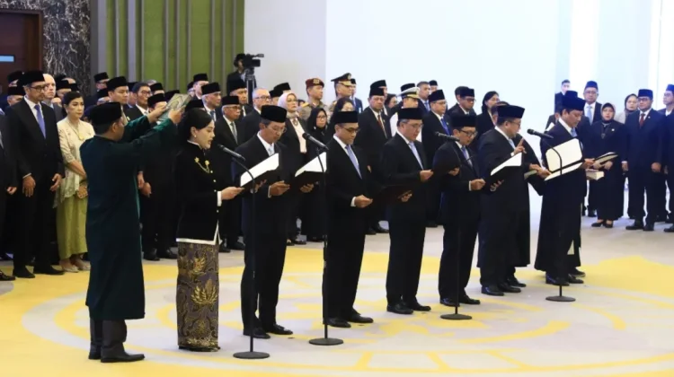 Anggota Dewan Komisioner OJK Lakukan Pengucapan Sumpah Jabatan