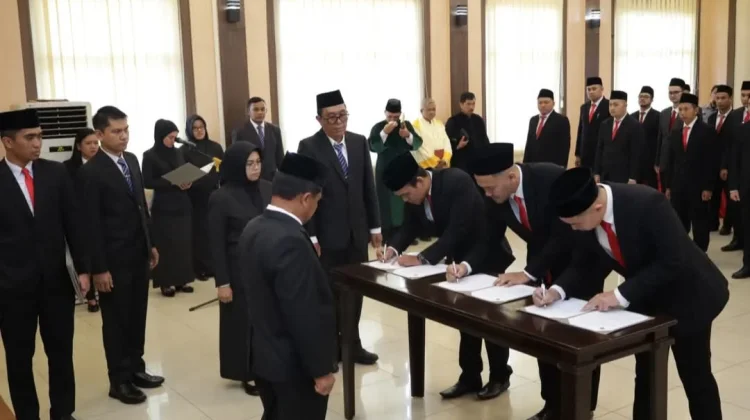 Kakanwil Kemenkum Jambi Lantik 44 Notaris