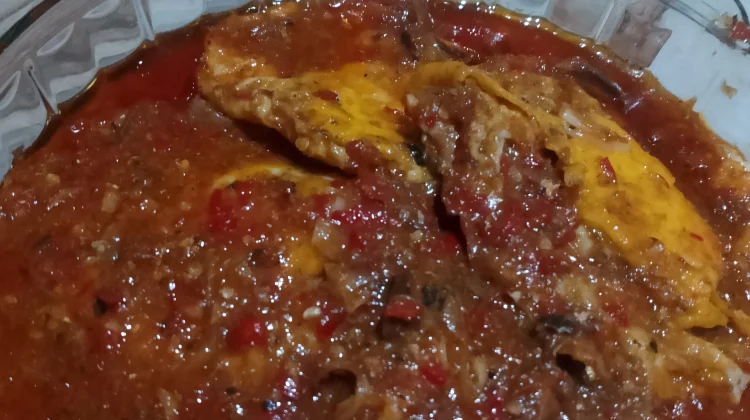Telur Mata Sapi Berlumur Sambal Sarden Bikin Nikmat