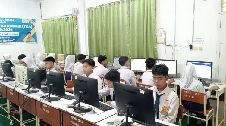 Pelaksanaan TKA di SMPN 16 Kota Jambi Berlangsung Lancar meski Listik Sempat Padam