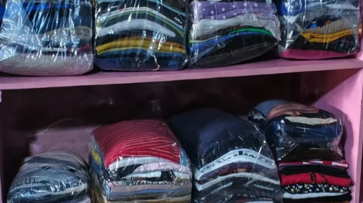 Penjual Es, dan Loundry Keluhkan Kenaikan Harga Plastik