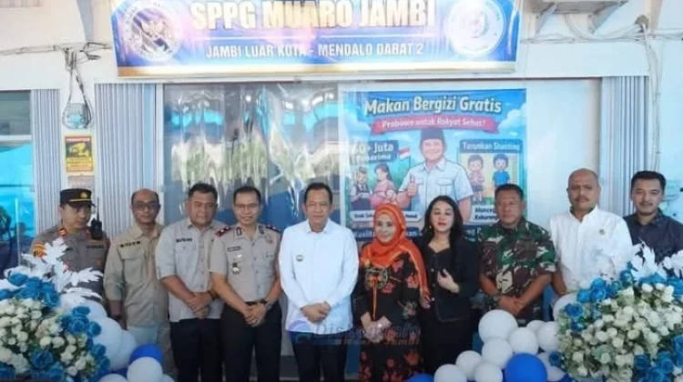 Bupati Muaro Jambi Resmikan Dapur MBG di Mendalo Darat