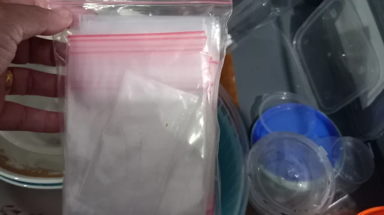 Pedagang Keluhkan Kenaikan Harga Plastik
